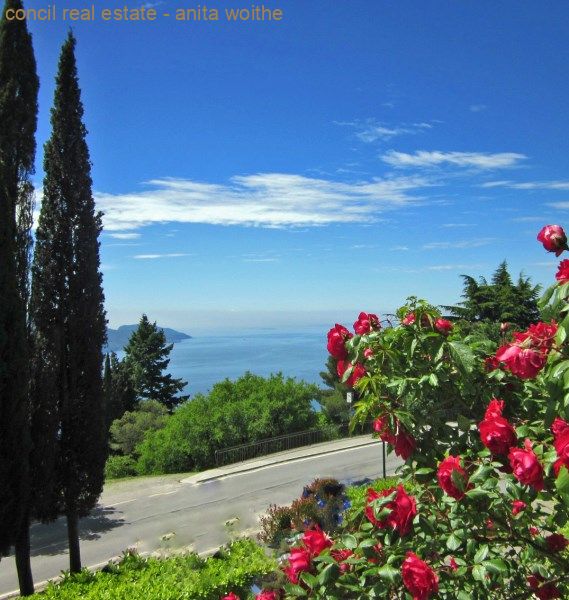 IDEALE  FERIENWOHNUNG AM GARDASEE MIT POOL