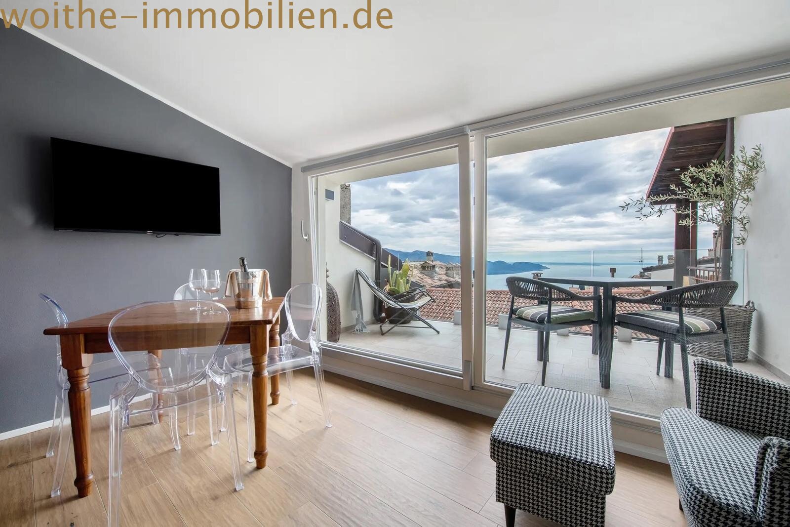 RARITÄT IN TIGNALE-GARDOLA: Design-Wohnung mit Seesicht! 