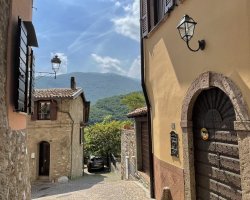 Charmante Altstadtgasse mit mediterranem Natursteincharme - Ihr Tor zum Dolce Vita! Charmante Altstadtgasse mit mediterranem Natursteincharme - Ihr Tor zum Dolce Vita!
