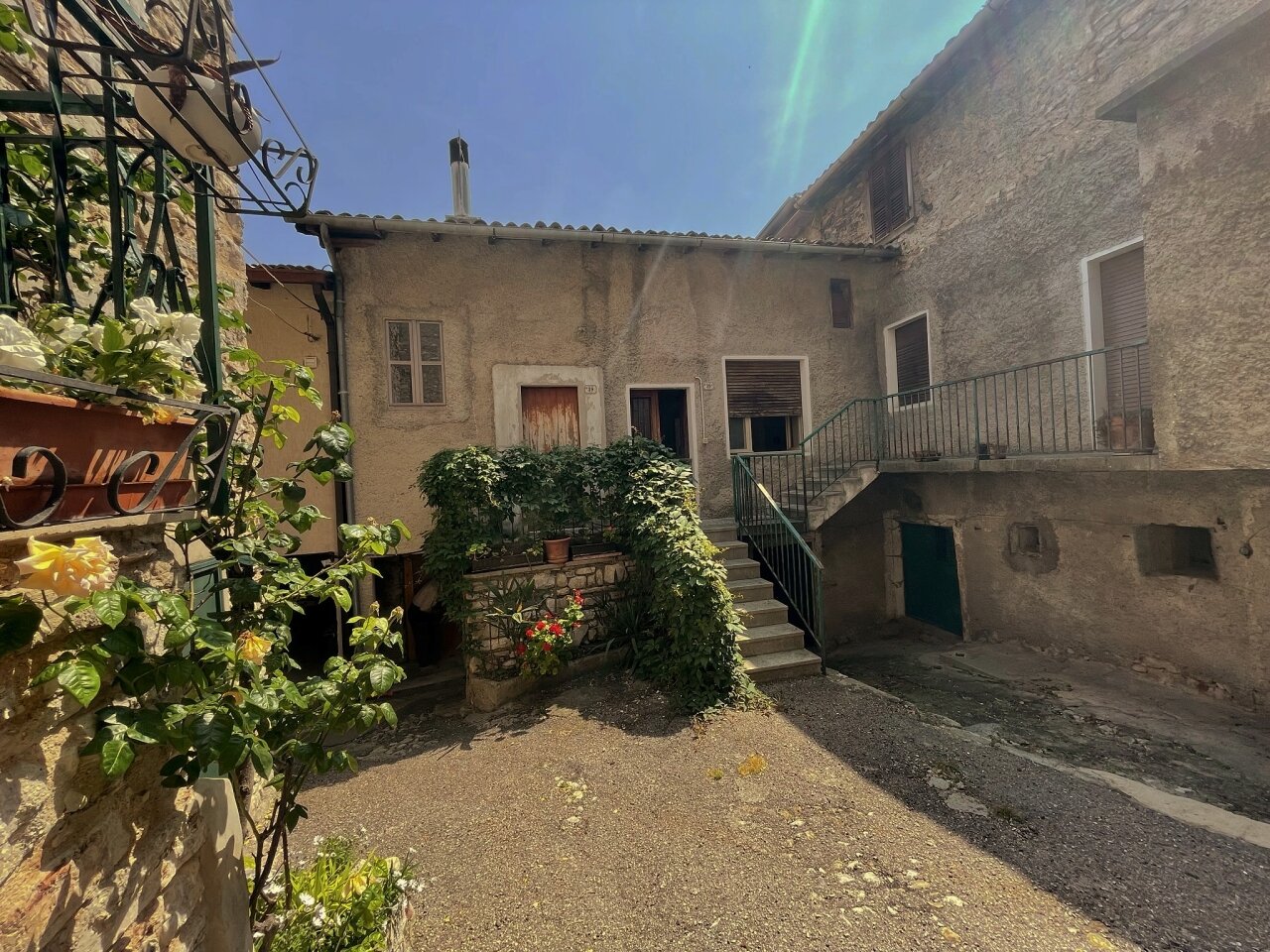 Charmantes Landhaus mit mediterranem Innenhof - Ihr Rückzugsort mit Potenzial! Charmantes Landhaus mit mediterranem Innenhof - Ihr Rückzugsort mit Potenzial!