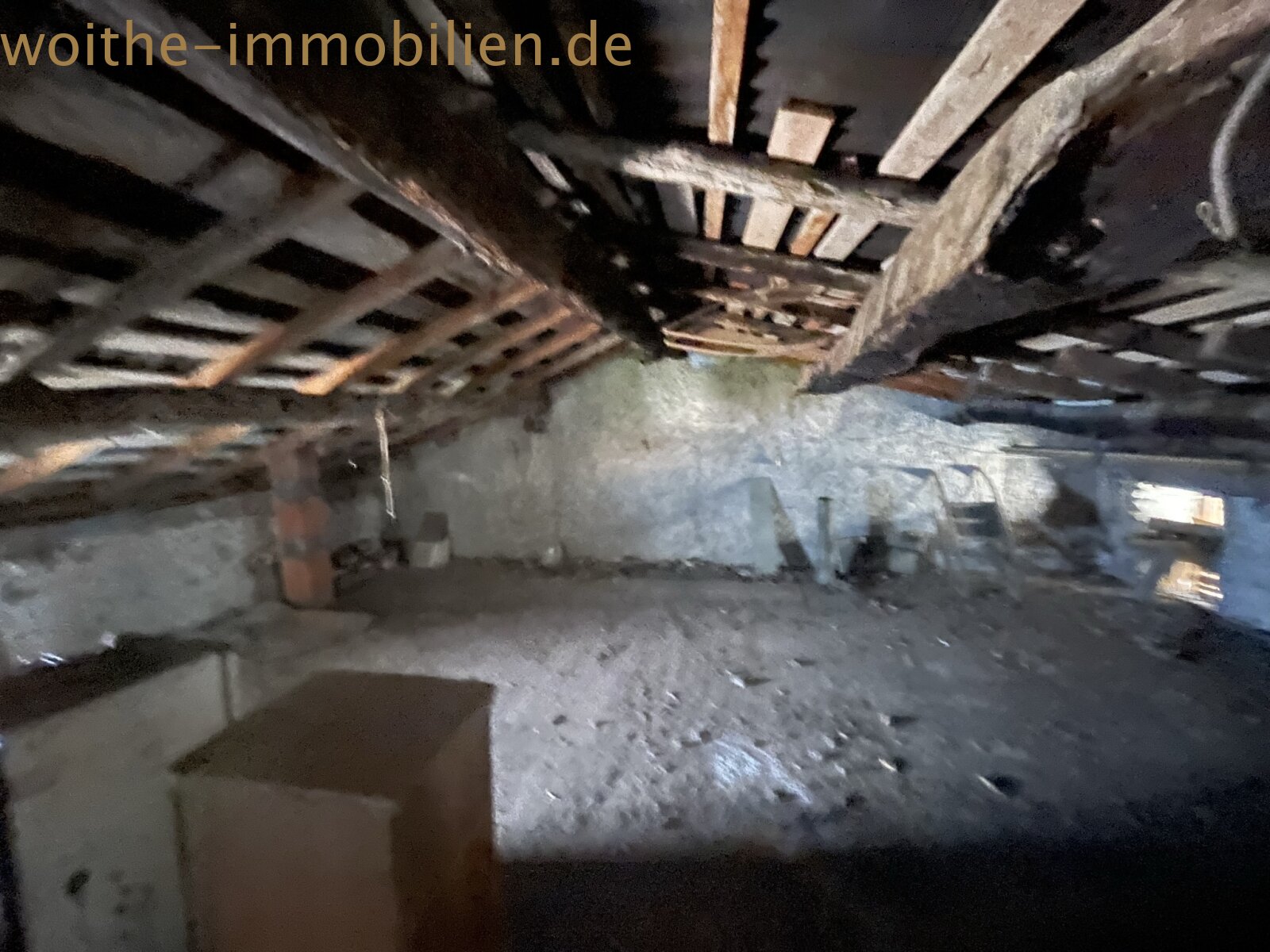 Ausbau-Potential: Historischer Dachstuhl mit Charme wartet auf Ihre Vision! Ausbau-Potential: Historischer Dachstuhl mit Charme wartet auf Ihre Vision!