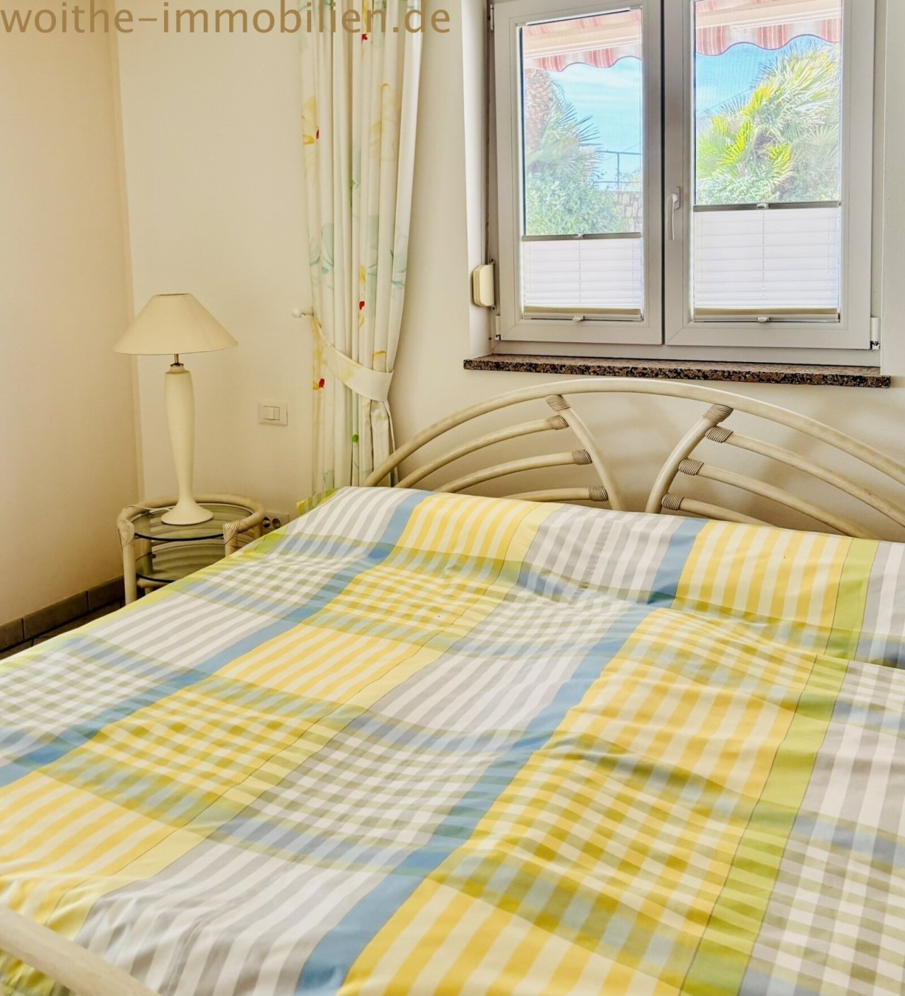 Master-Schlafzimmer mit En-Suite Badezimmer und hochwertiger Ausstattung.