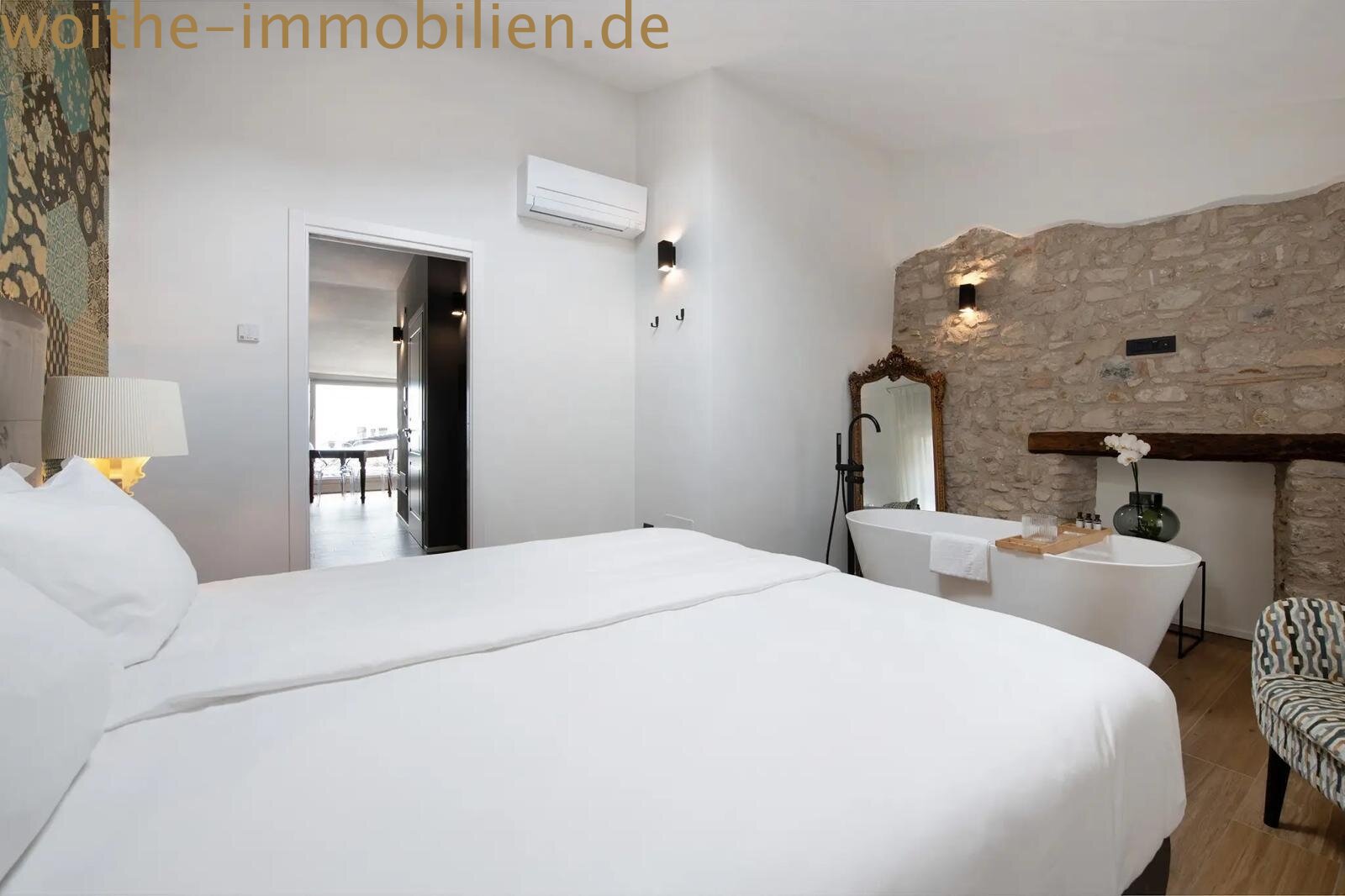 A RARE FIND IN TIGNALE-GARDOLA: Designer Apartment with Lake Views!