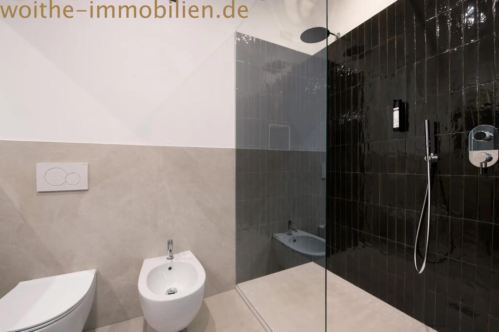 A RARE FIND IN TIGNALE-GARDOLA: Designer Apartment with Lake Views!