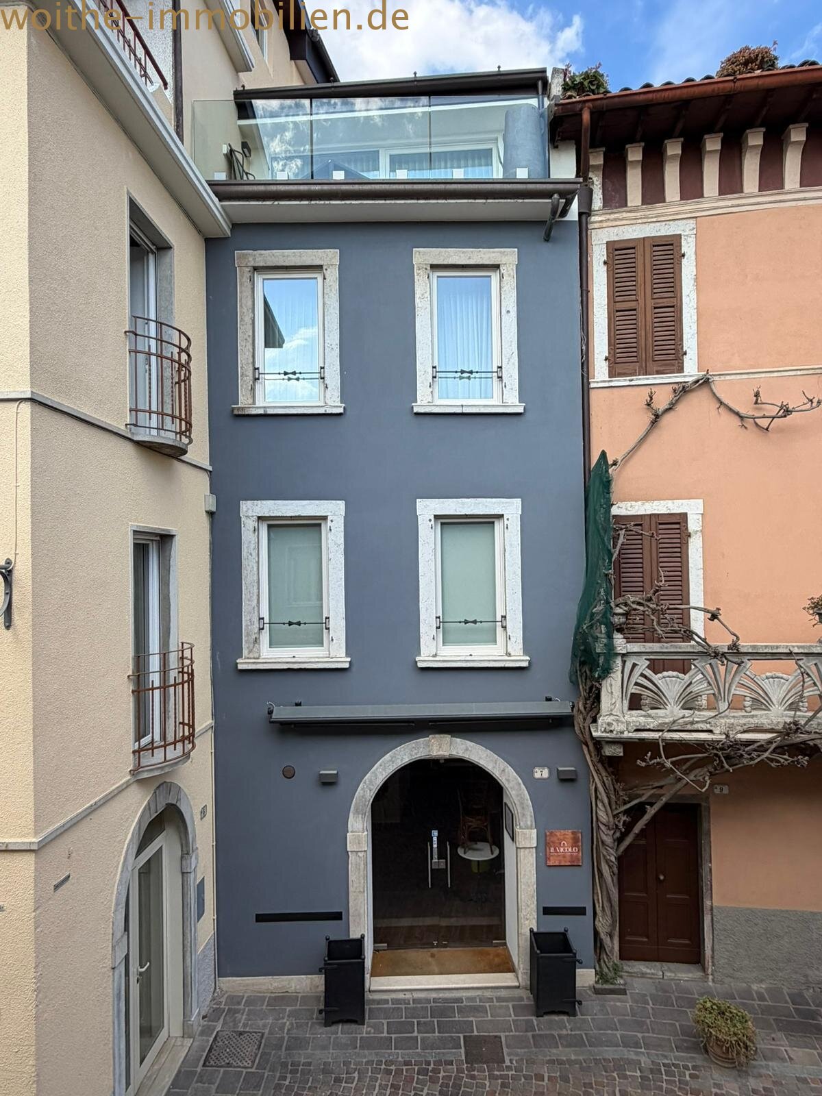 A RARE FIND IN TIGNALE-GARDOLA: Designer Apartment with Lake Views!