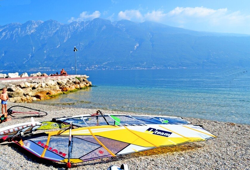 IDEAL APARTMENT ON LAKE GARDA WITH POOL, TENNIS COURT