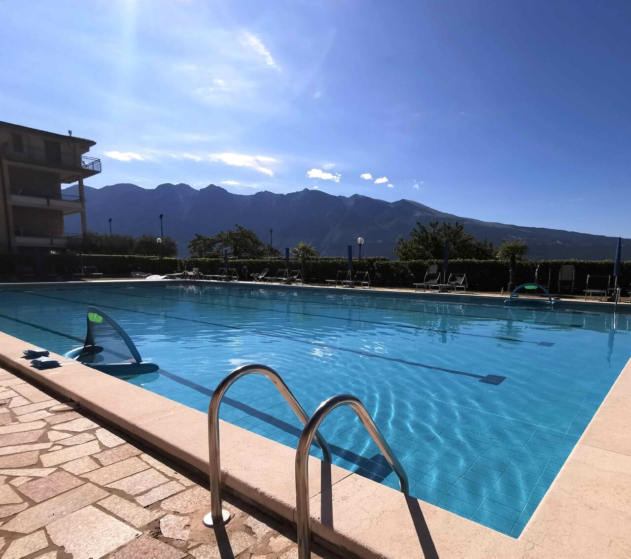 IDEAL APARTMENT ON LAKE GARDA WITH POOL, TENNIS COURT