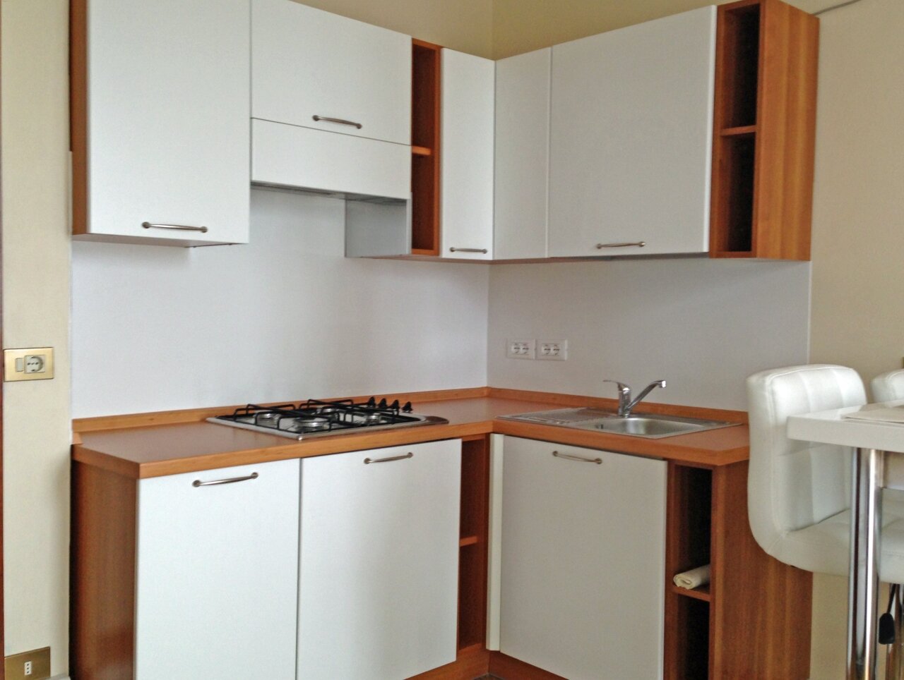 IDEAL APARTMENT ON LAKE GARDA WITH POOL, TENNIS COURT