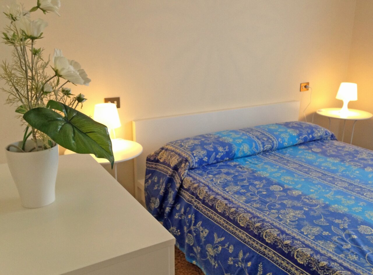 IDEAL APARTMENT ON LAKE GARDA WITH POOL, TENNIS COURT