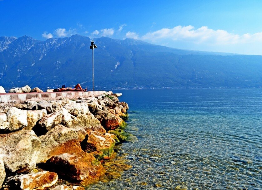 IDEAL APARTMENT ON LAKE GARDA WITH POOL, TENNIS COURT