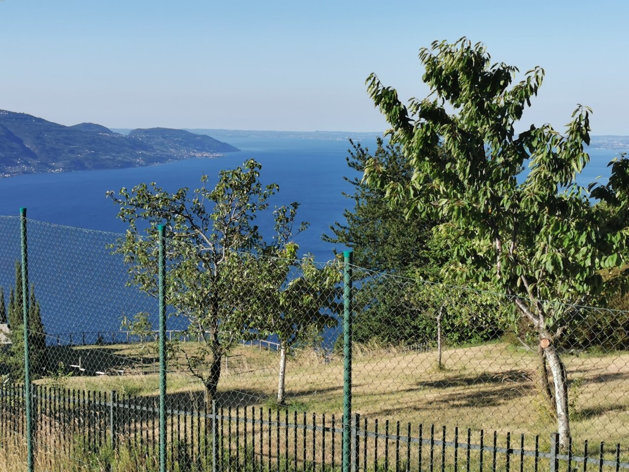 IDEAL APARTMENT ON LAKE GARDA WITH POOL, TENNIS COURT