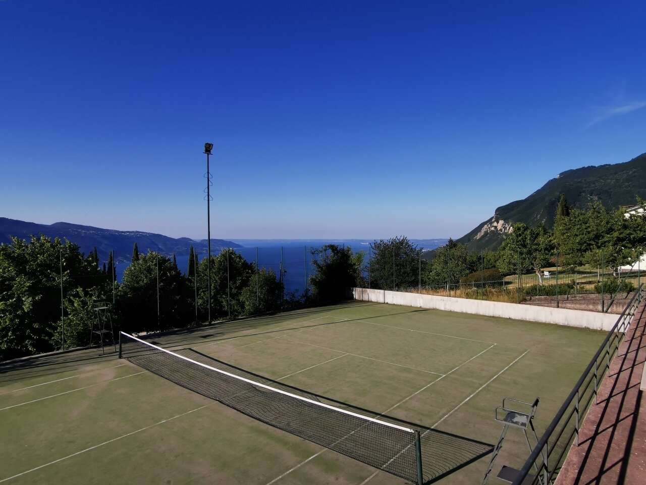 IDEAL APARTMENT ON LAKE GARDA WITH POOL, TENNIS COURT