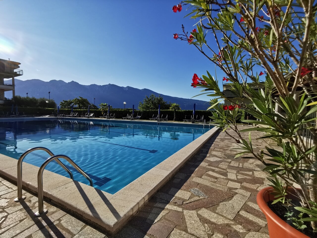 IDEAL APARTMENT ON LAKE GARDA WITH POOL, TENNIS COURT