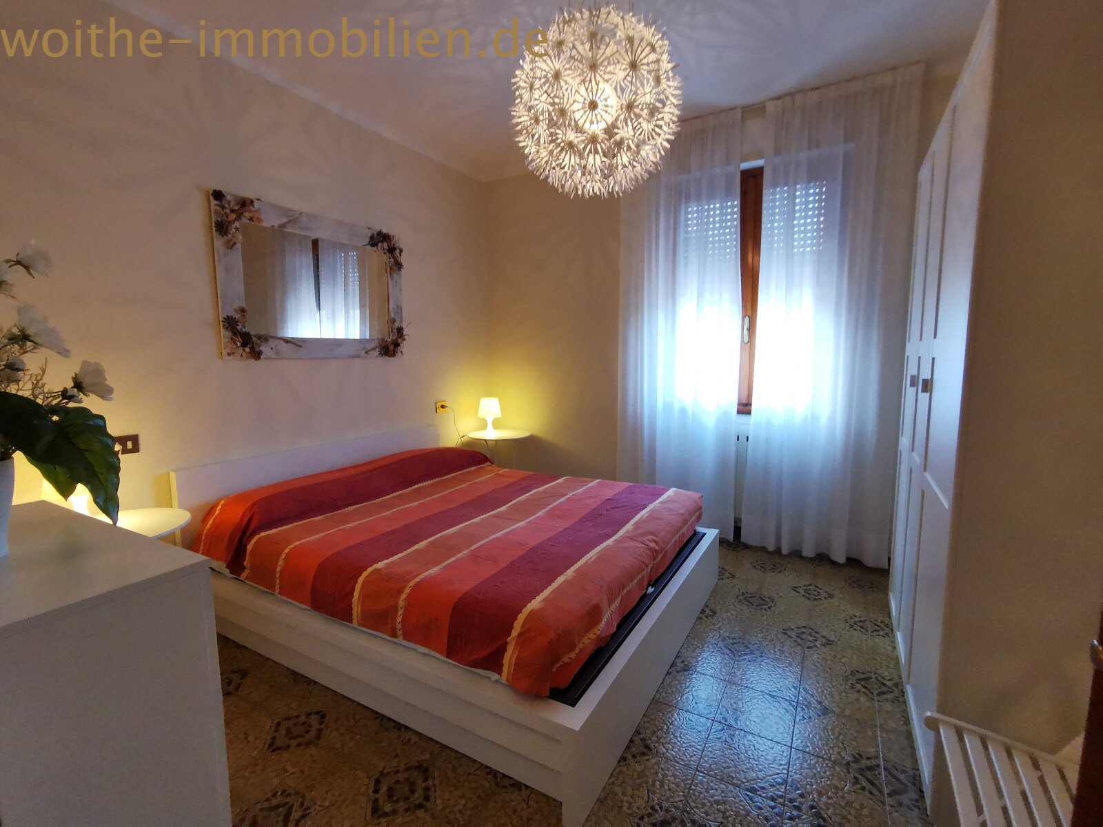 IDEAL APARTMENT ON LAKE GARDA WITH POOL, TENNIS COURT
