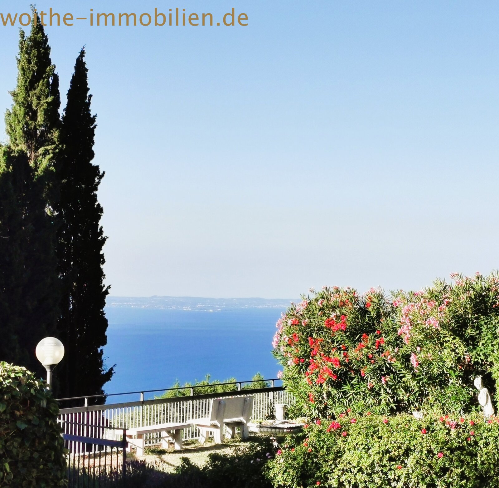 IDEAL APARTMENT ON LAKE GARDA WITH POOL, TENNIS COURT