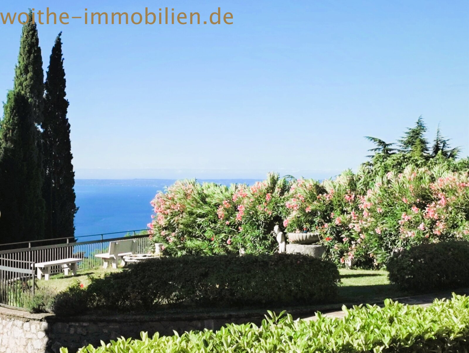 IDEAL APARTMENT ON LAKE GARDA WITH POOL, TENNIS COURT