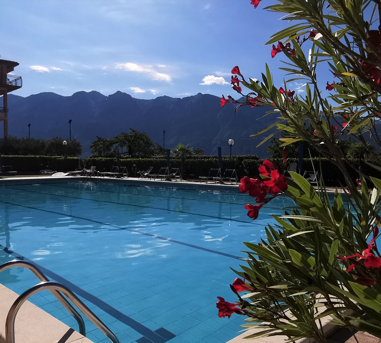 IDEAL APARTMENT ON LAKE GARDA WITH POOL, TENNIS COURT