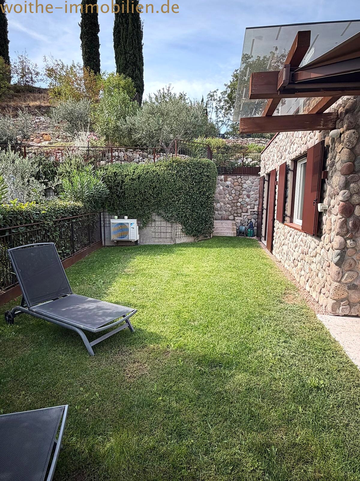 Moderner Bungalow mit Seeblick in Cavaion Veronese