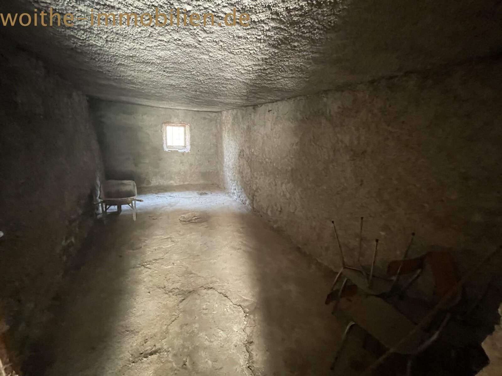 Historic cellar with charm - potential for creative concepts! Historic cellar with charm - potential for creative concepts!