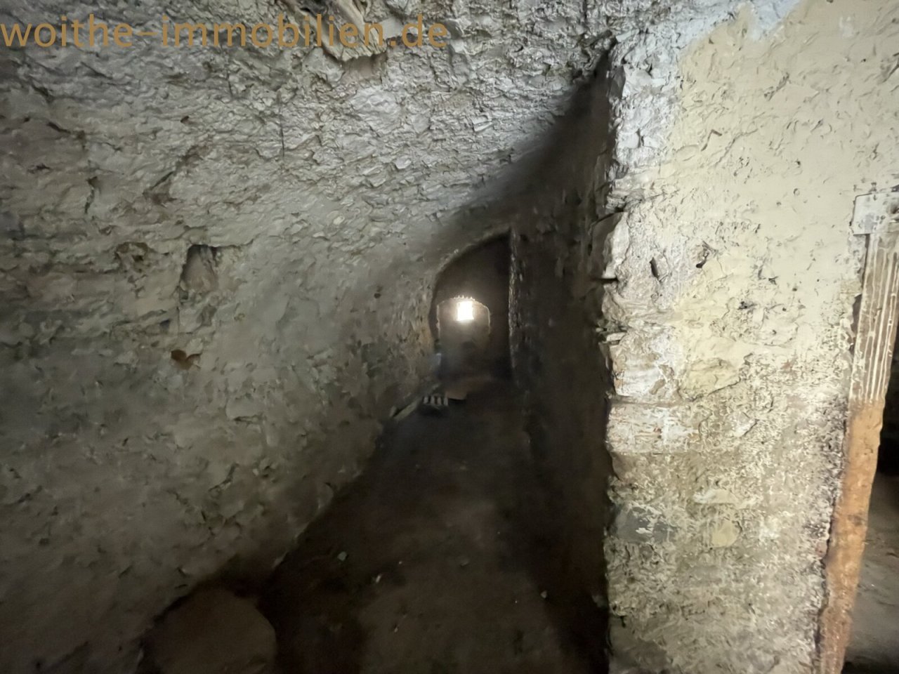 Tesoro di antiche cantine storiche: rara occasione per gli amanti di autentici materiali da costruzione! Tesoro di antiche cantine storiche: rara occasione per gli amanti di autentici materiali da costruzione!