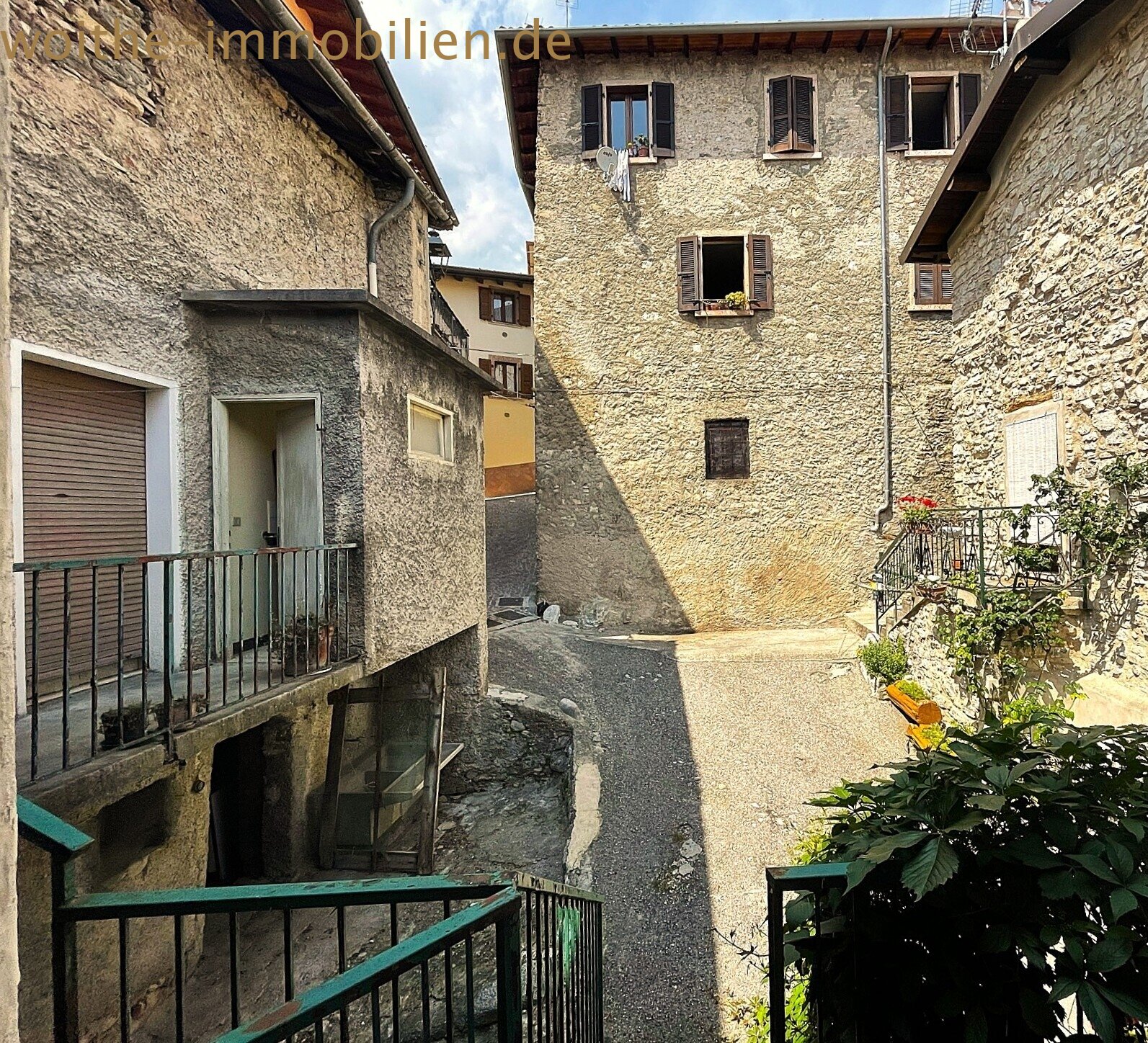 Affascinante casa cittadina con carattere - destra Affascinante casa cittadina con carattere - destra