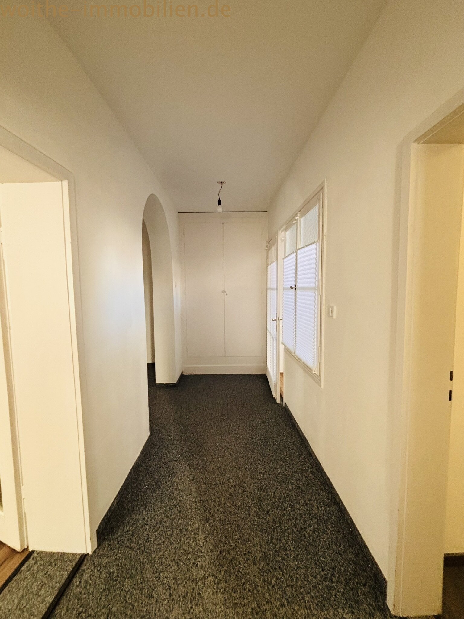 Corridor pratico con accesso ottimale – Accesso centrale a tutte le stanze Corridor pratico con accesso ottimale – Accesso centrale a tutte le stanze